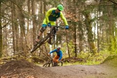 verschieden Sprungtechniken für hohe und weite Flugkurven