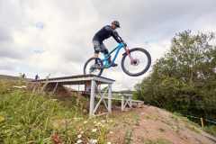 Im Bikepark Friedewald Wolftrails kurz nach der Eröffnung während Videodreh mit Rhöntrail. Models: Andi Rohe, Ronny Quittschalle, Paddi Salmon, Anne.